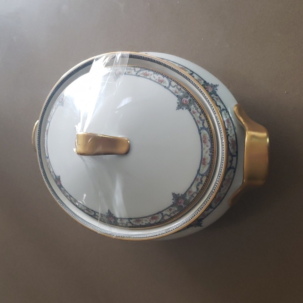 Theodore Haviland Elegant White and Gold Lidded Serving Dish